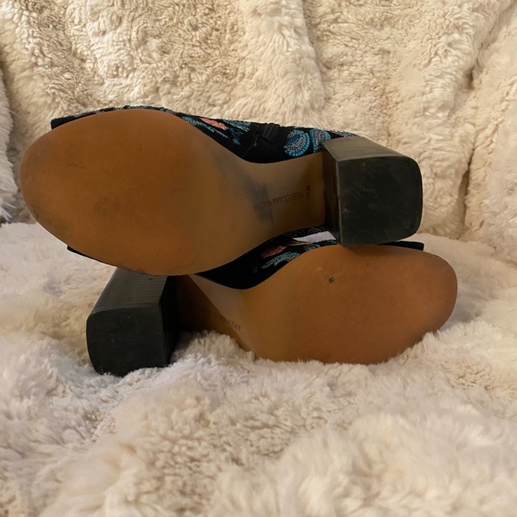 Rebecca Minkoff “Billie” Embroidered Open Toe Suede Booties Size 7.5 - Picture 13 of 14